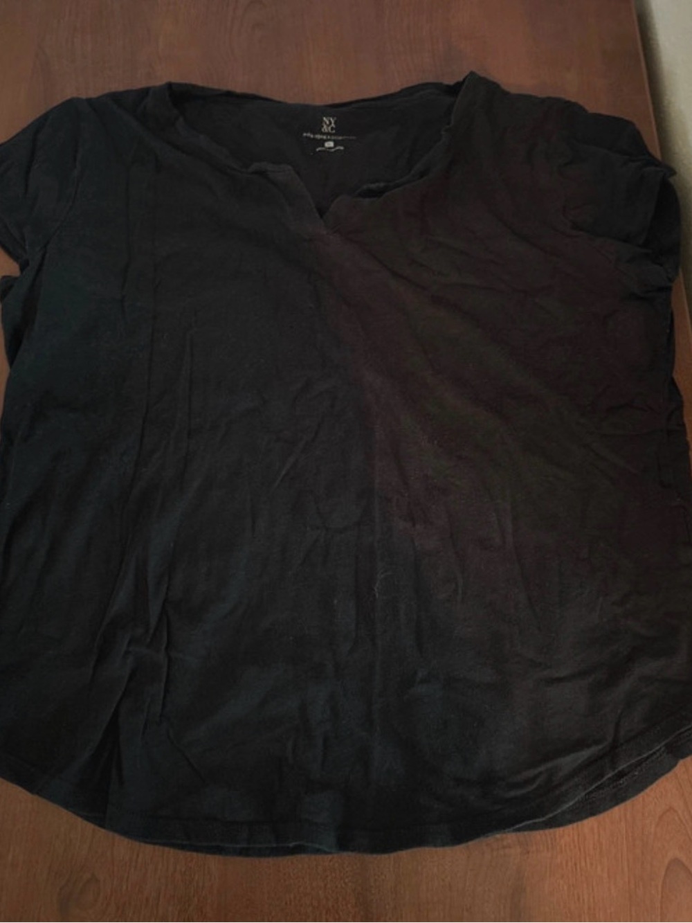 New York & Company Black V-Neck Short Sleeve Women's Top